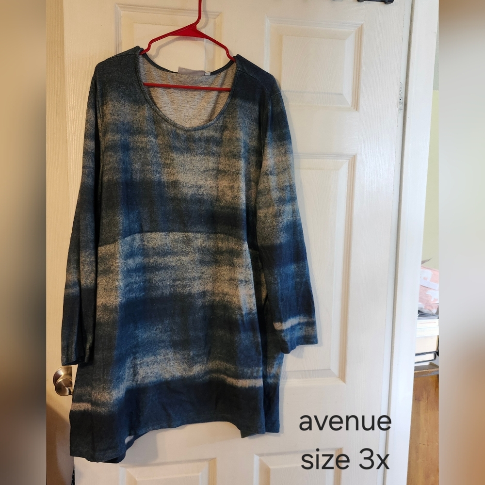 *LAST CHANCE* Blue sweatshirt with side pockets